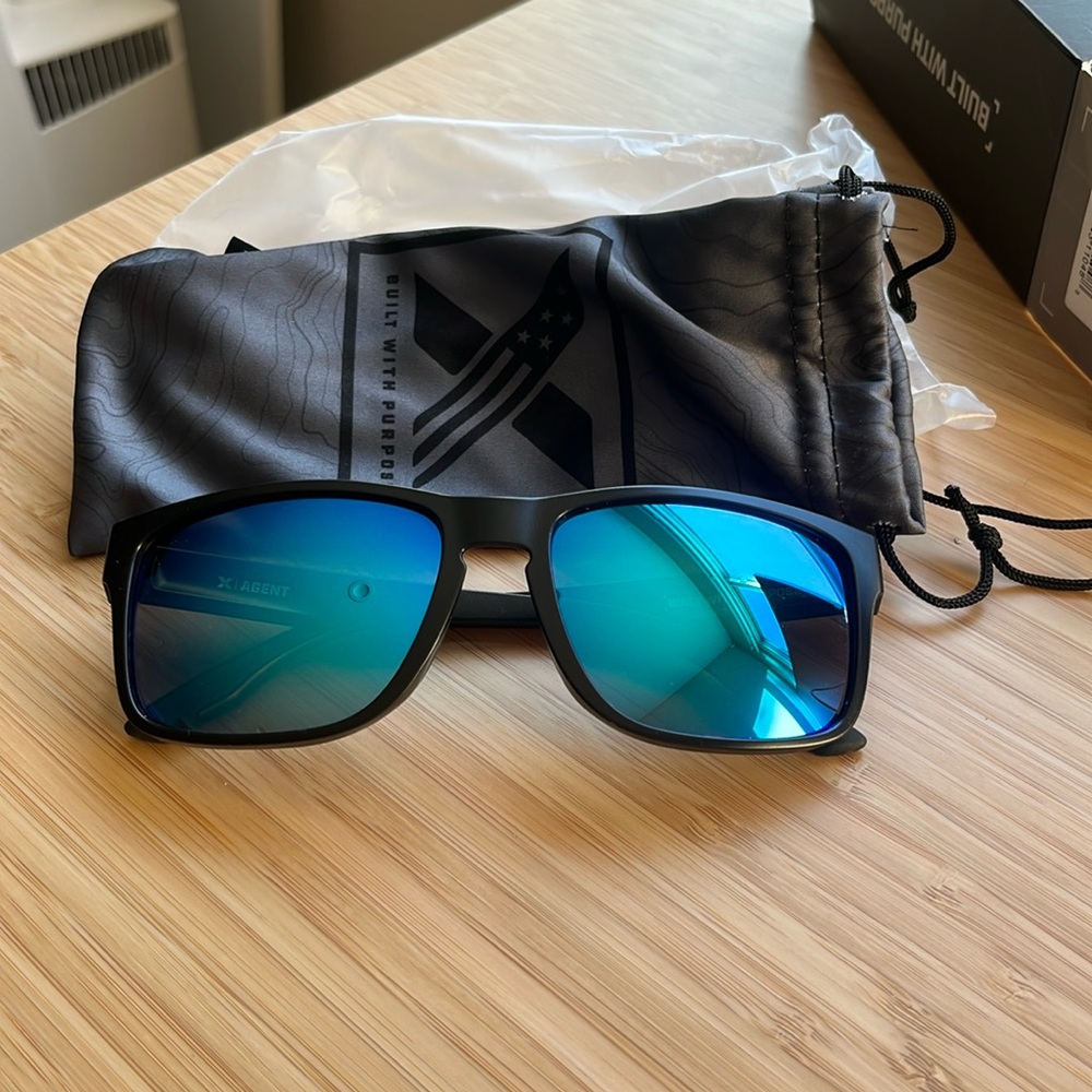 Unisex GOVX Agent Sunglasses, Black Rims with Blue Mirrored Lens, One size